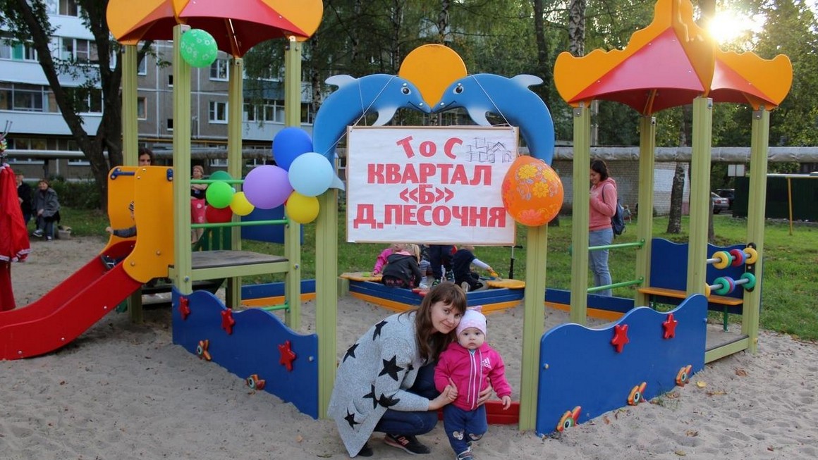 Новая детская площадка на месте разрушенной открылась на улице Новоселов в
