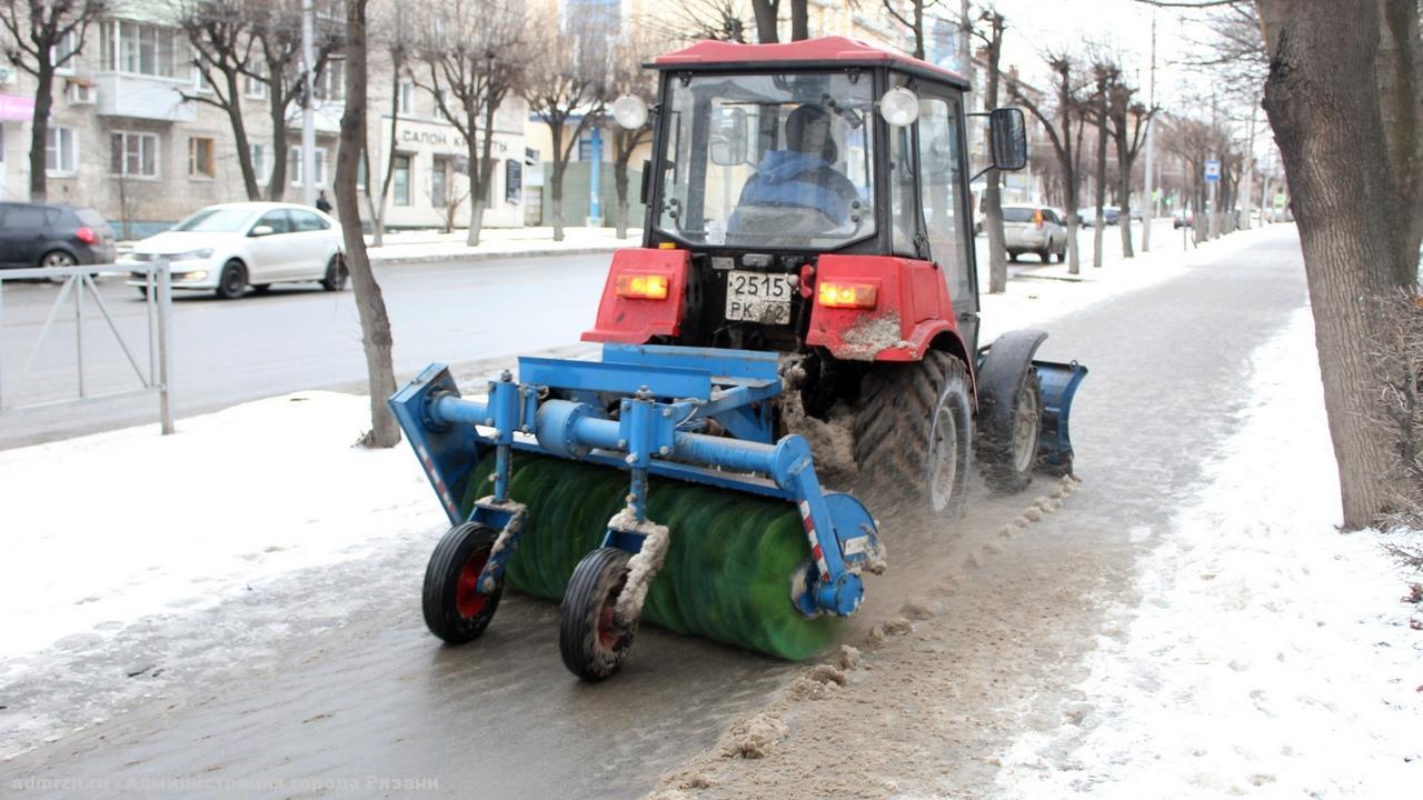 Две с половиной тысячи кубометров снега вывезли за ночь с рязанских улиц -