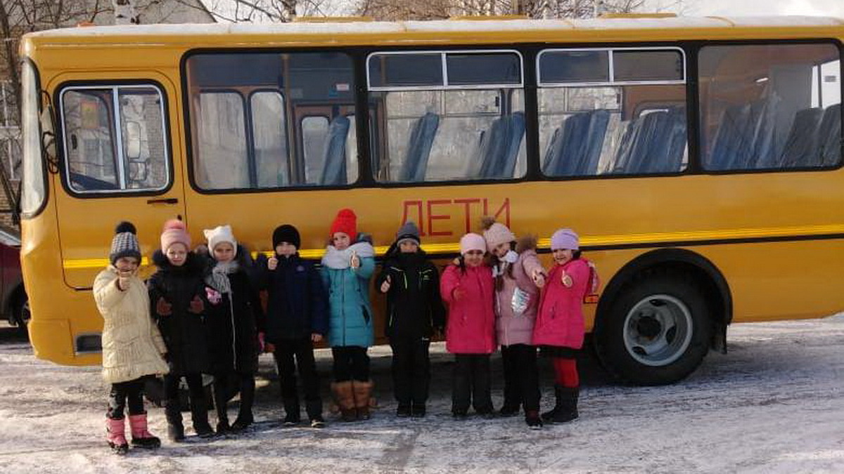 Автобусы школа истра. Школьный автобус. Автобус для детей. Школьный автобус в деревне. Автобус дети школа.
