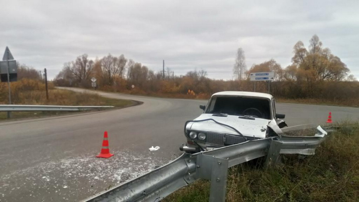 Лихач сделал отметину на обновленном железнодорожном переезде в Чучкове |