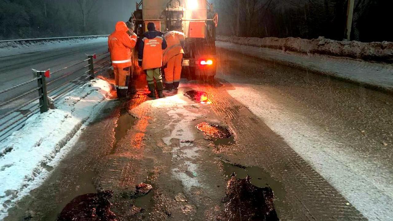 На Северной окружной дороге в Рязани заделывают выбоины | ИЗДАТЕЛЬСТВО  «ПРЕССА»