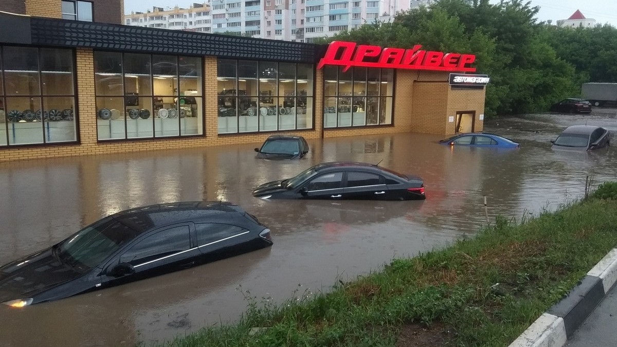 Затопление машин на Касимовском шоссе в Рязани прокомментировала Елена