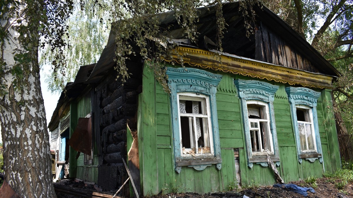 В Рыбновском районе загорелся деревянный дом | ИЗДАТЕЛЬСТВО «ПРЕССА»