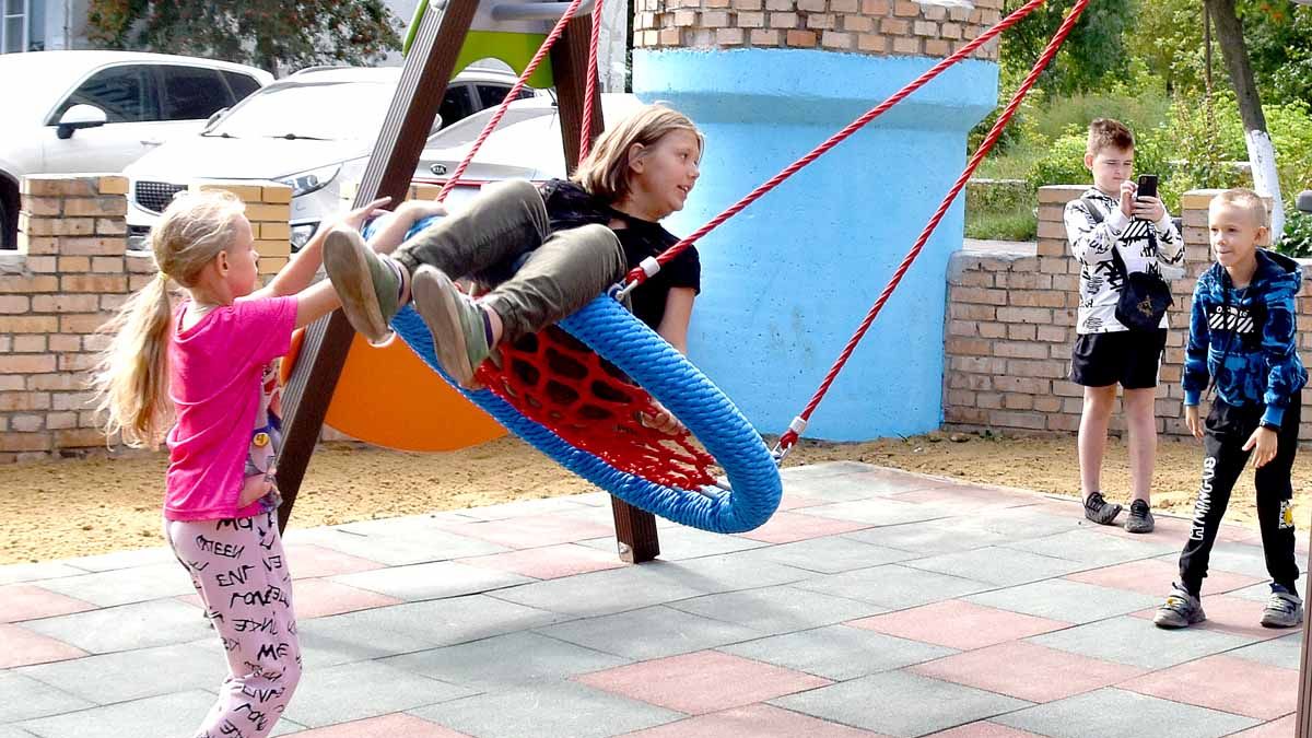 Обновленный городок открыли на улице Строителей в Новомичуринске |