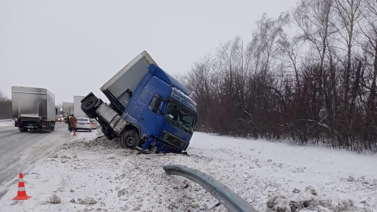 Урал врезался в машину