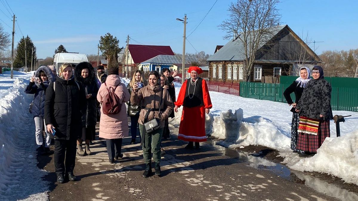 Участники конгресса фольклористов посетили село Новоселки Рыбновского