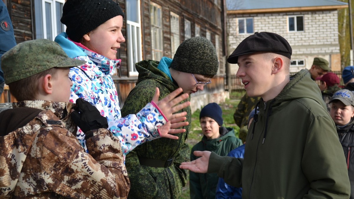 Патриотический клуб воин. Военно патриотический клуб на кирпичке. Поддержка русской армии. Поддержка военных. Фото в поддержку российских военных.