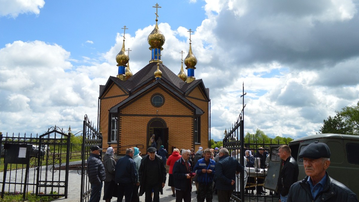 Синие купола храма Сергия Радонежского