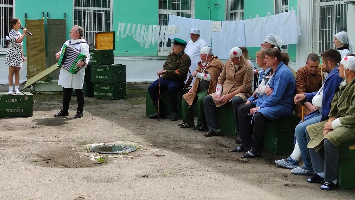 На территории больницы «РЖД-Медицина» в Рыбном воссоздали эвакогоспиталь