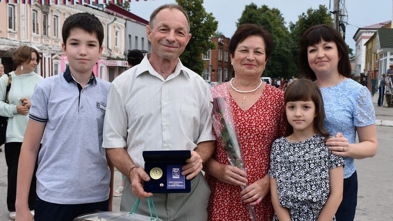 Порно видео: Семейные пары в