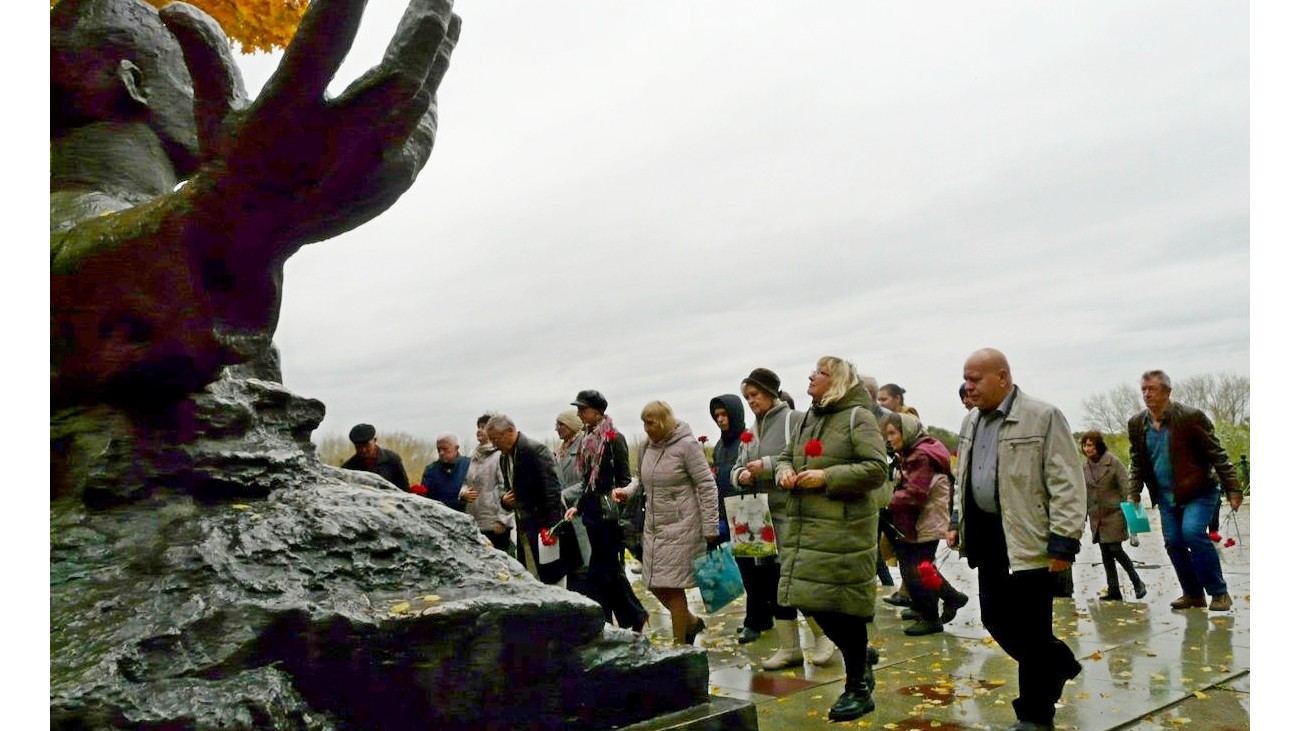 В Рязани день рождения Сергея Есенина отметили поэтическим митингом |  03.10.2022 | Рязань - БезФормата