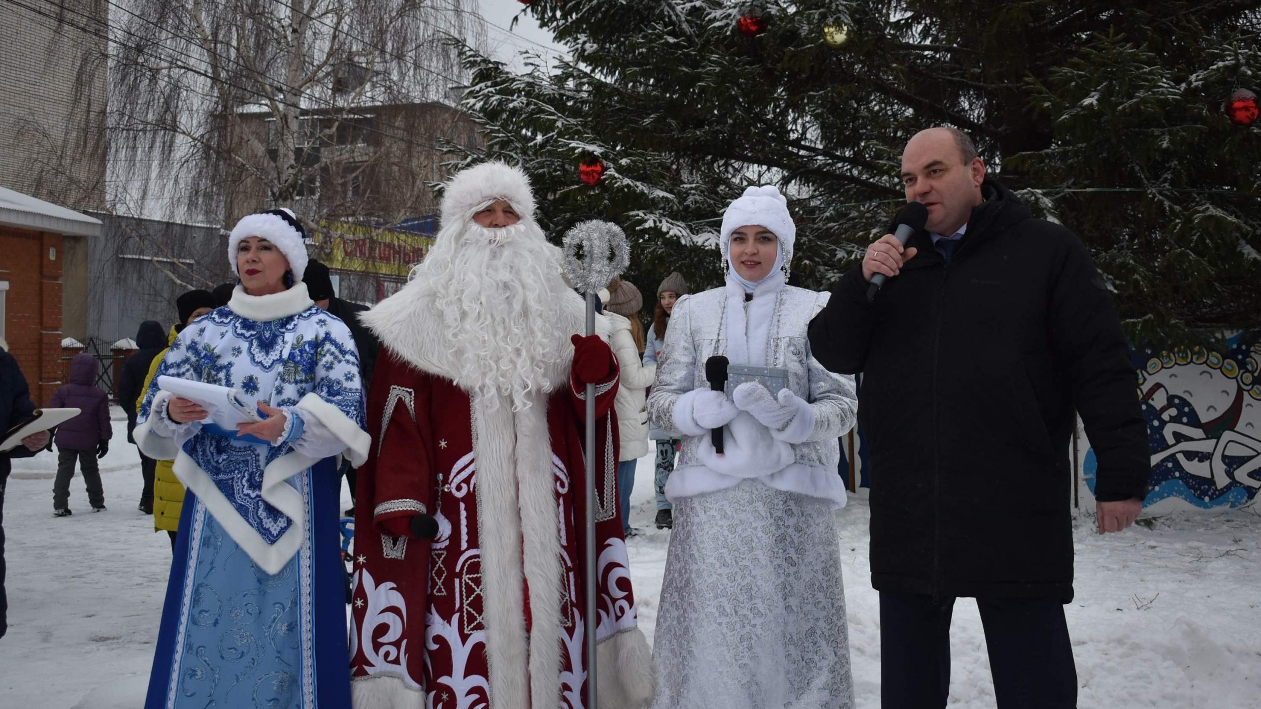 В Шилове в слете Дедов Морозов и Снегурочек участвовали более 50 главных 