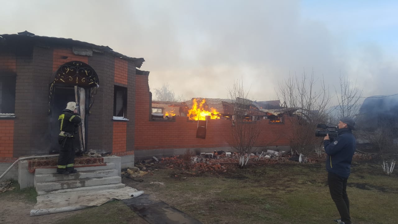 В Шумаши полностью сгорели два жилых дома | 15.04.2023 | Рязань - БезФормата