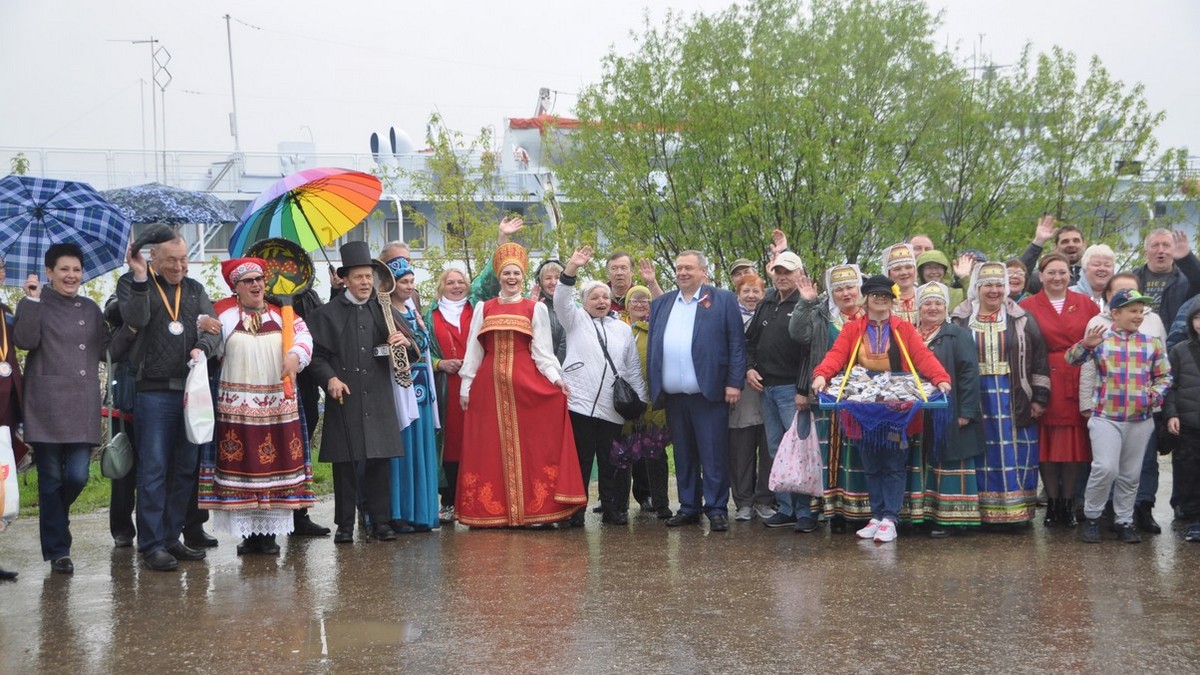 Касимов муром. Ханская мечеть в Касимове Касимов. Концерт 9 мая Касимов. Рязань туризм. Касимов музей Касимовская невеста.