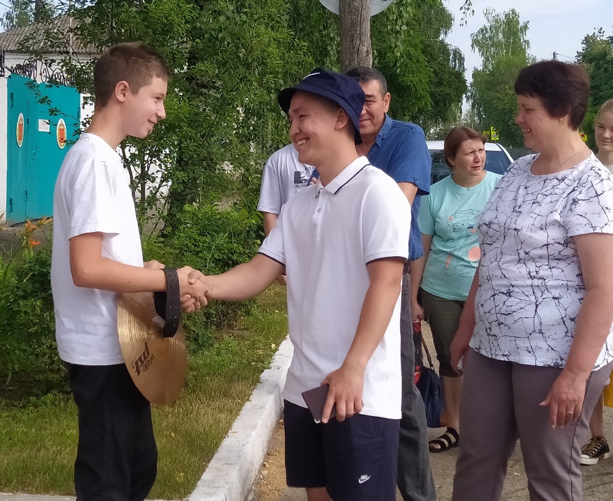 В Пронске призывника-музыканта провожали на службу под марш «Прощание