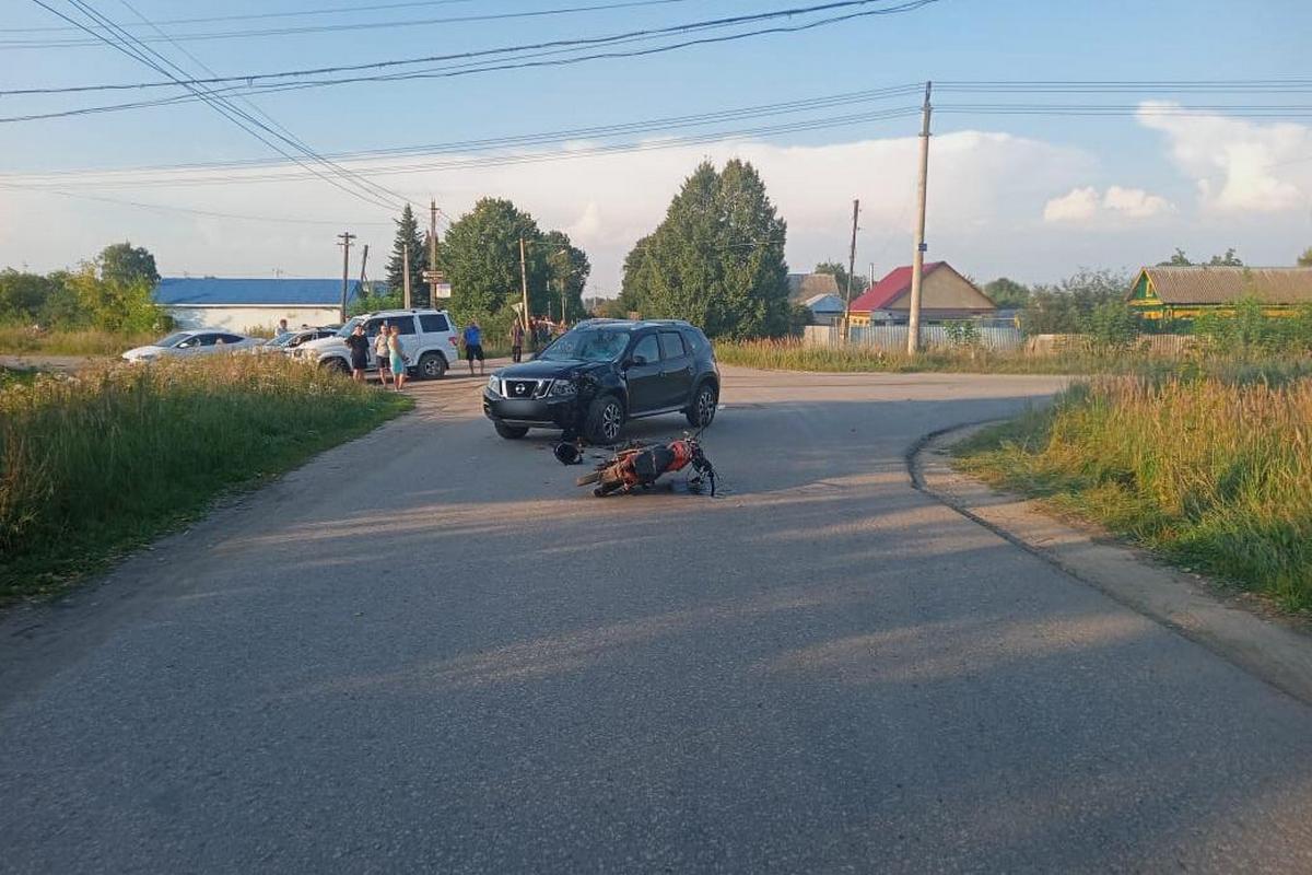 В Шилове столкнулись мопед и Nissan Terrano. Два человека пострадали |  10.08.2023 | Рязань - БезФормата