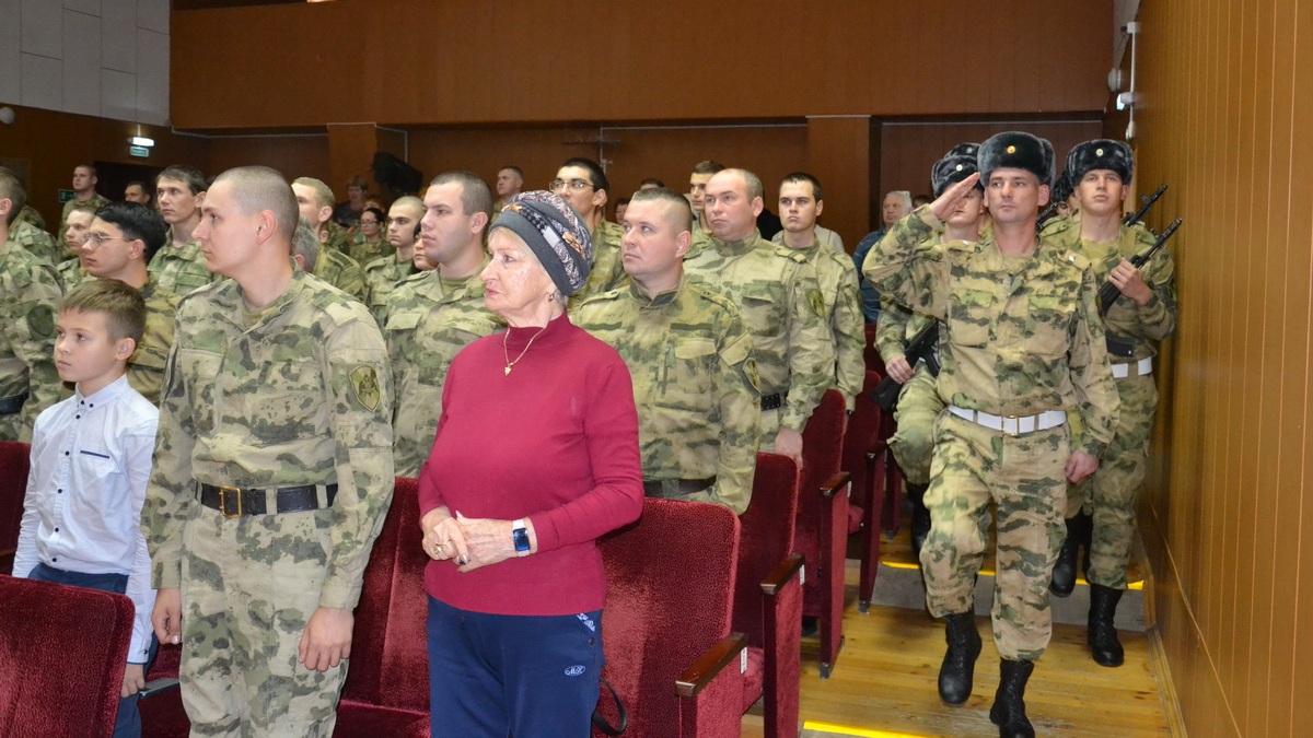 В Чучкове военнослужащим в/ч 3651 вручили боевое знамя войск нацгвардии |  19.10.2023 | Рязань - БезФормата