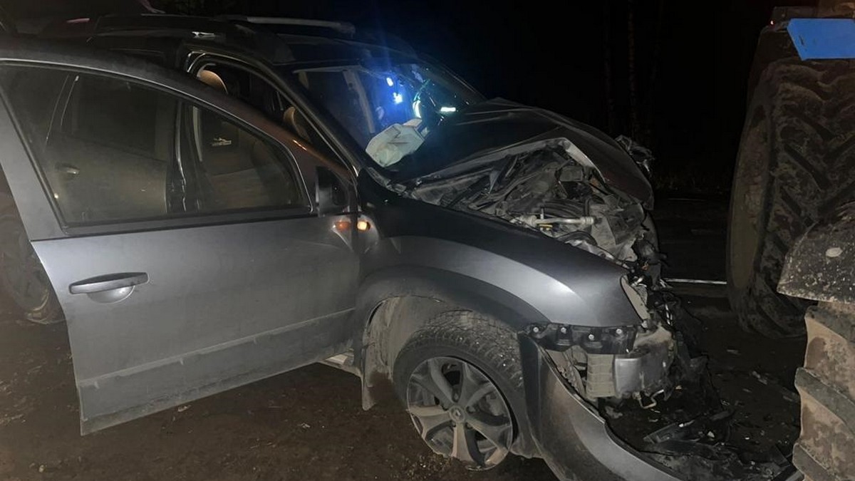 Трактор «Беларус» и Renault Duster столкнулись в Путятинском районе |  03.11.2023 | Рязань - БезФормата