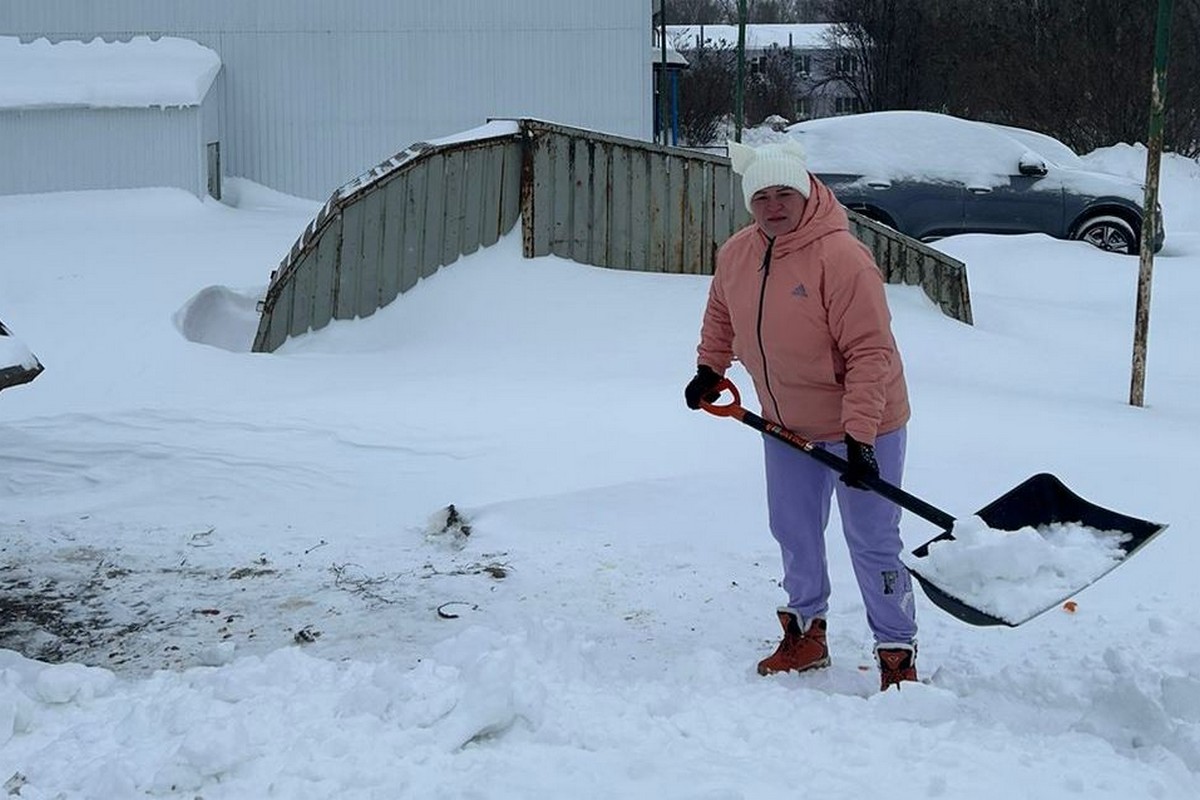 В Пронске дороги и тротуары чистят от снега и днем, и ночью |