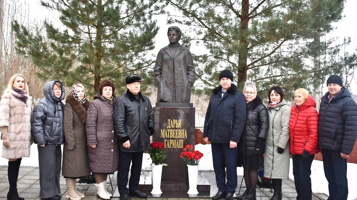 Рыбновцы почтили память Героя Соцтруда Дарьи Гармаш | ИЗДАТЕЛЬСТВО «ПРЕССА»