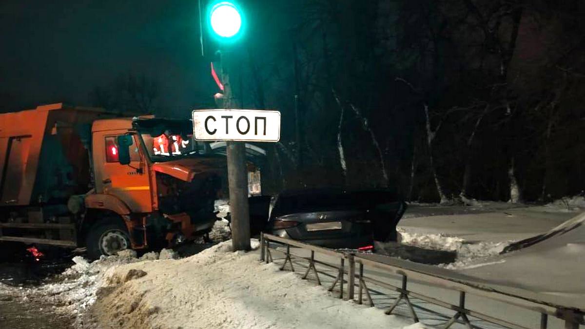 В аварии на Куйбышевском шоссе в Рязани пострадали два человека |  19.12.2023 | Рязань - БезФормата