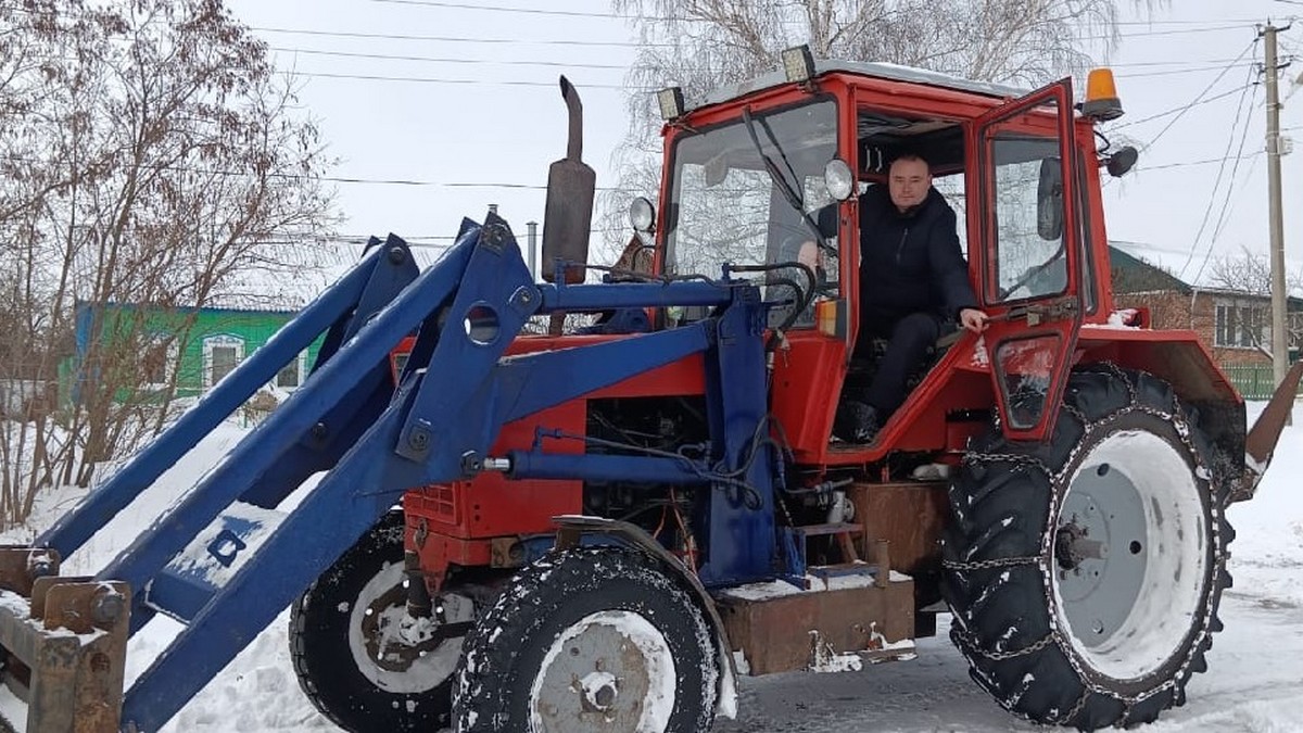 В Пронске дороги и тротуары чистят от снега и днем, и ночью |