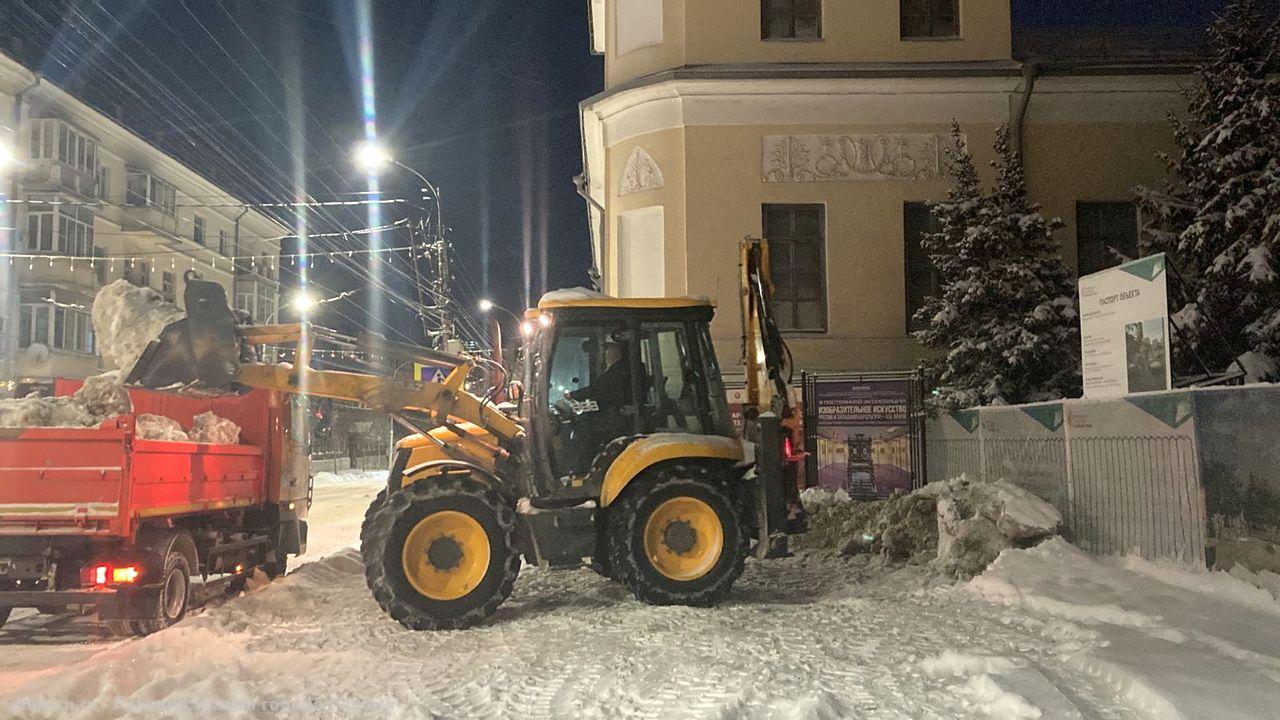 С улиц Рязани за минувшую ночь вывезли более 1000 кубических метров снега |  10.01.2024 | Рязань - БезФормата