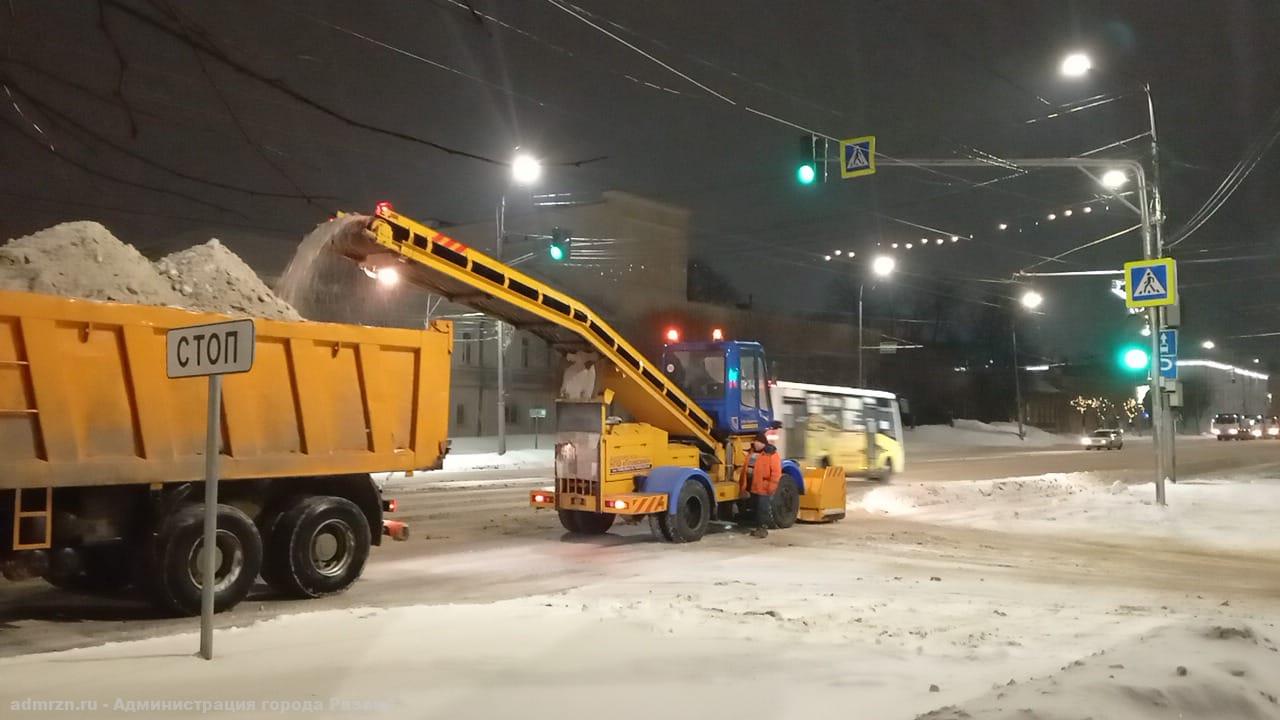 С улиц Рязани за ночь вывезли 5 020 кубических метров снега -