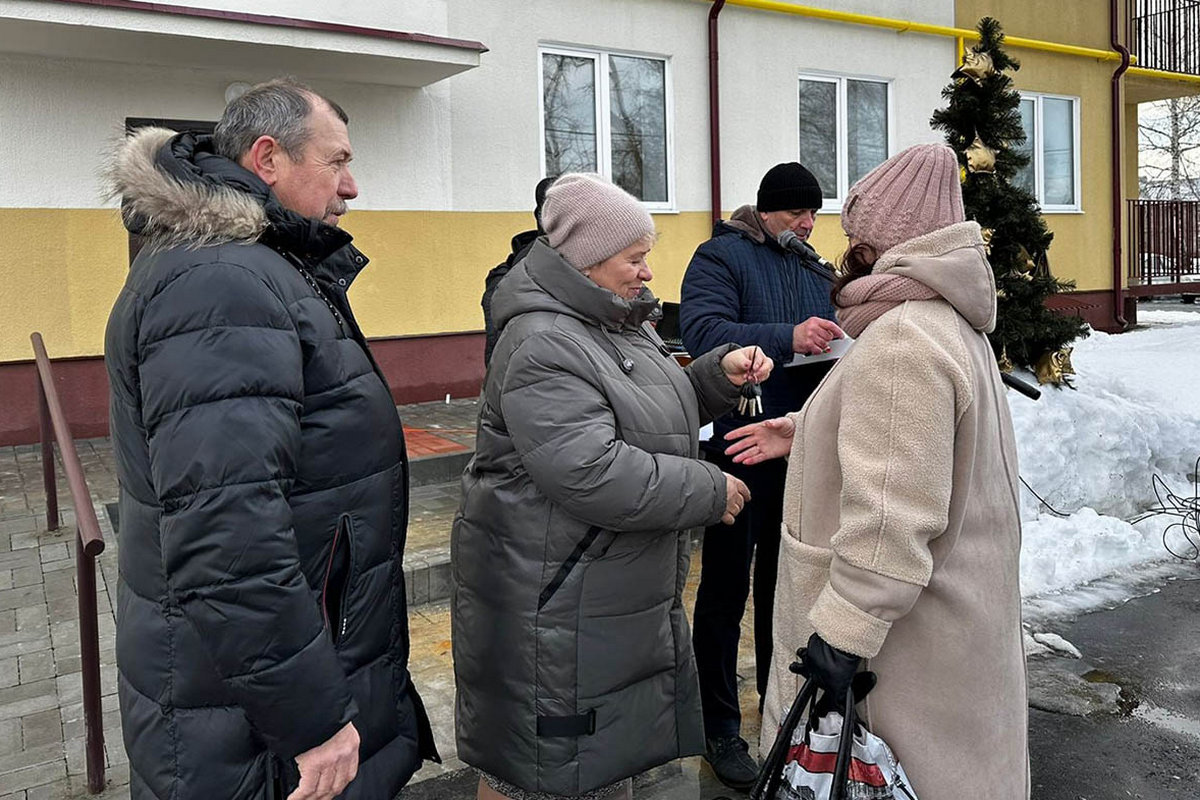 В Кораблинском районе жителям аварийных домов вручили ключи от новых