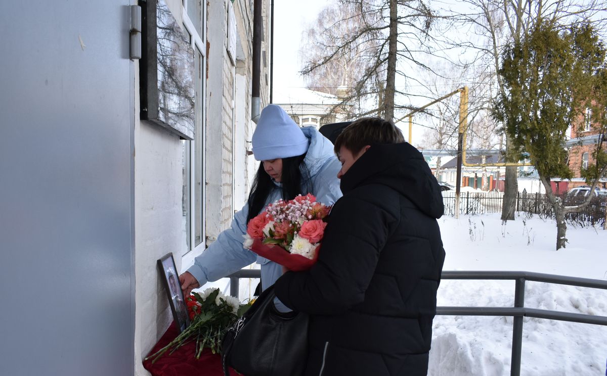 В Ряжске открыли мемориальную доску погибшему участнику СВО Юрию