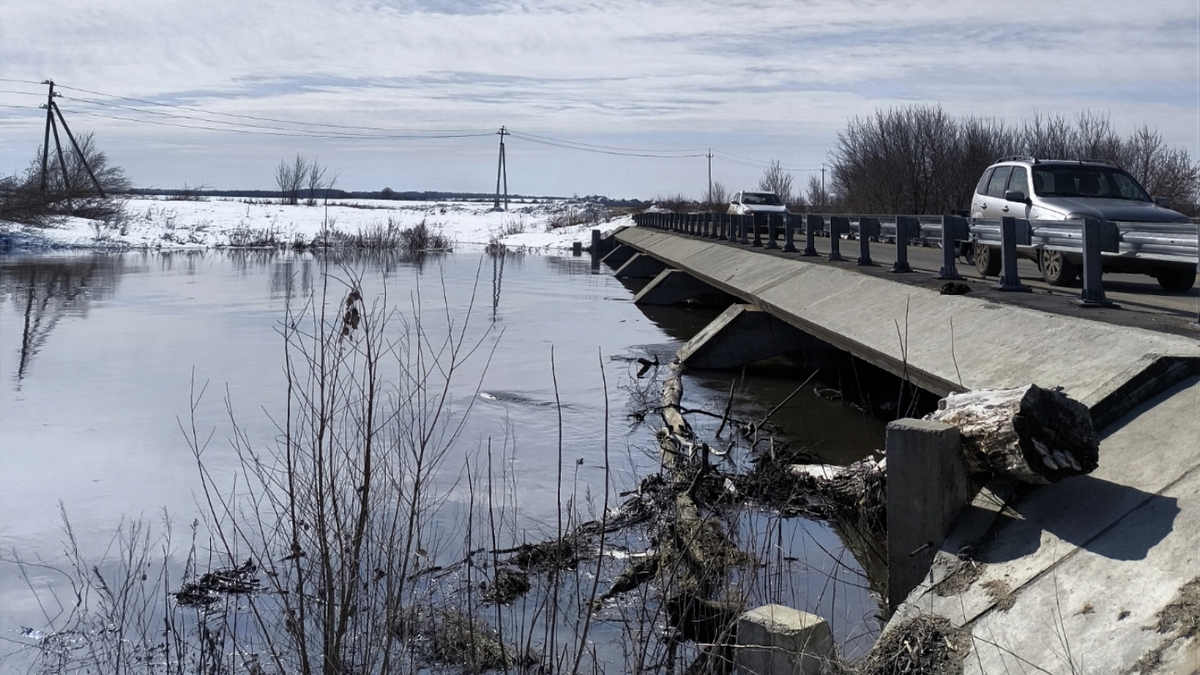 Возле старожиловской деревни Бутырки вода подобралась к мосту | 29.03.2024  | Рязань - БезФормата