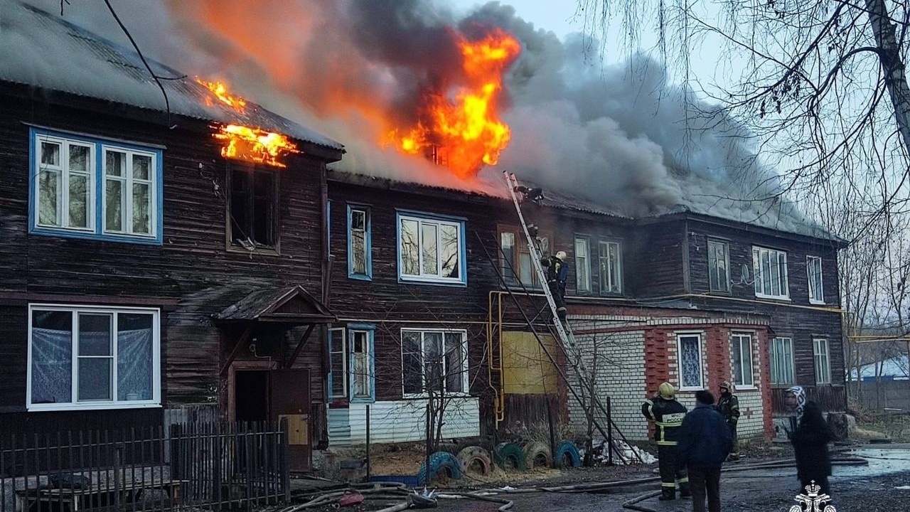 39 человек тушили пожар на Лесопарковой улице в Рязани | 01.04.2024 |  Рязань - БезФормата