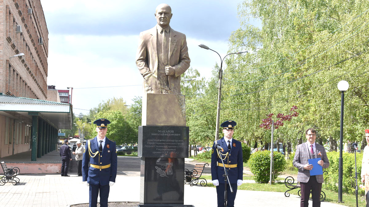 В Сасове почтили память знаменитого конструктора оружия Николая Макарова |