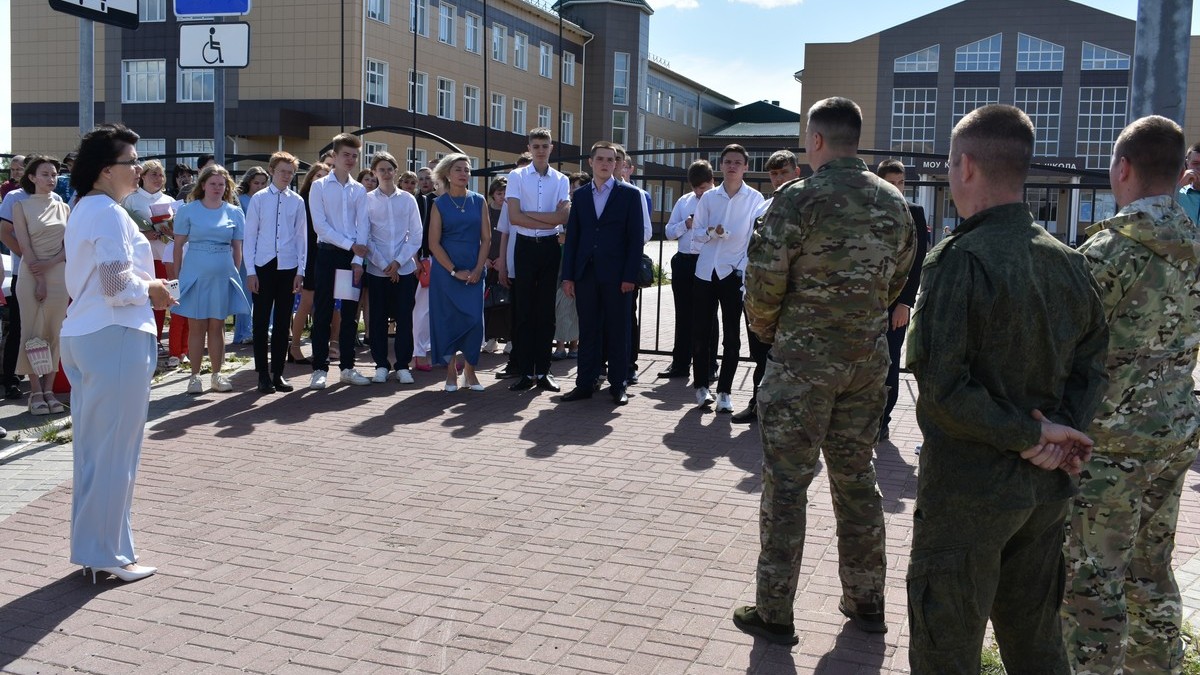 Кадомские школьники передали участникам СВО 12-метровую маскировочную сеть