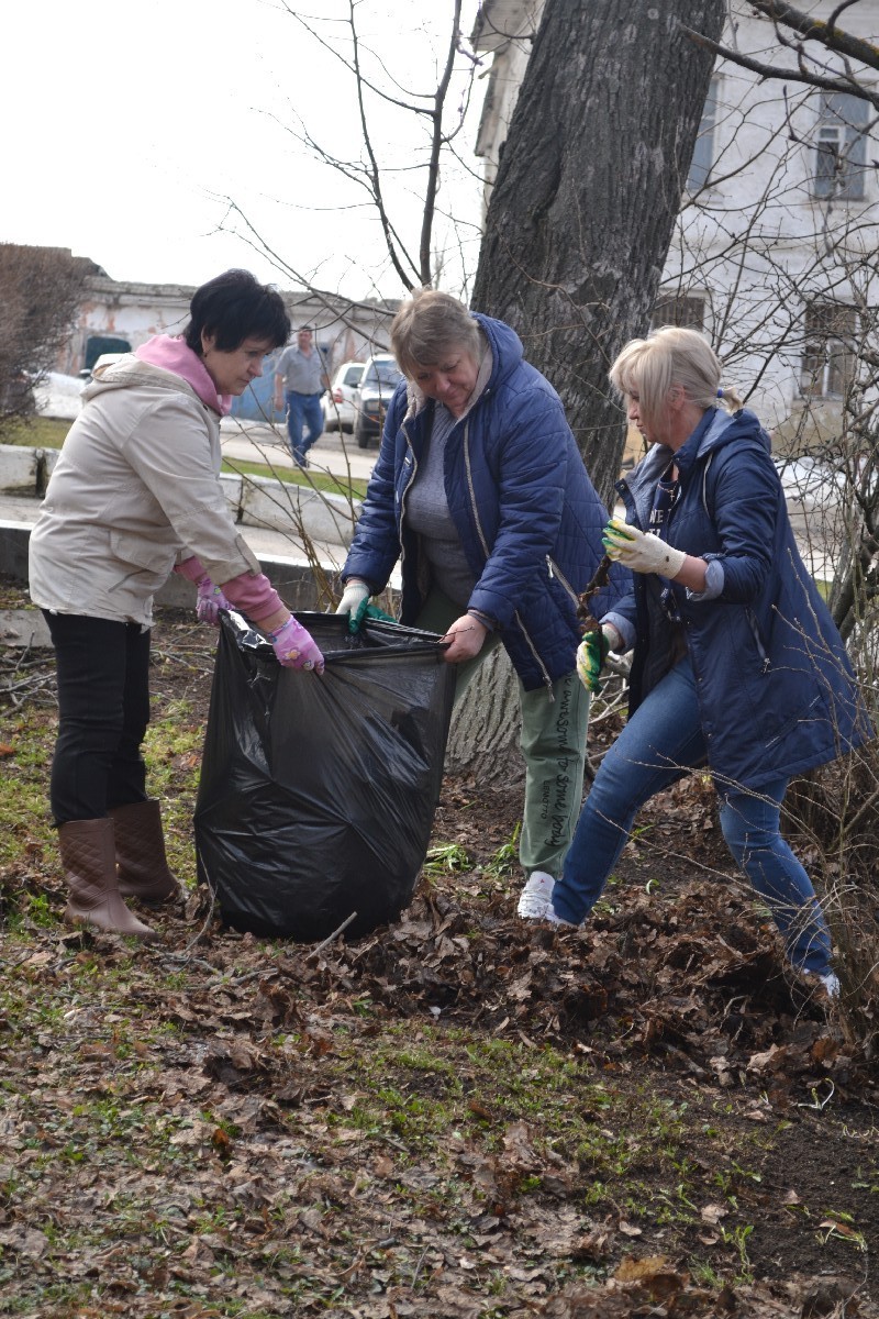 В Пронске провели первый в этом году субботник | 13.04.2022 | Рязань -  БезФормата