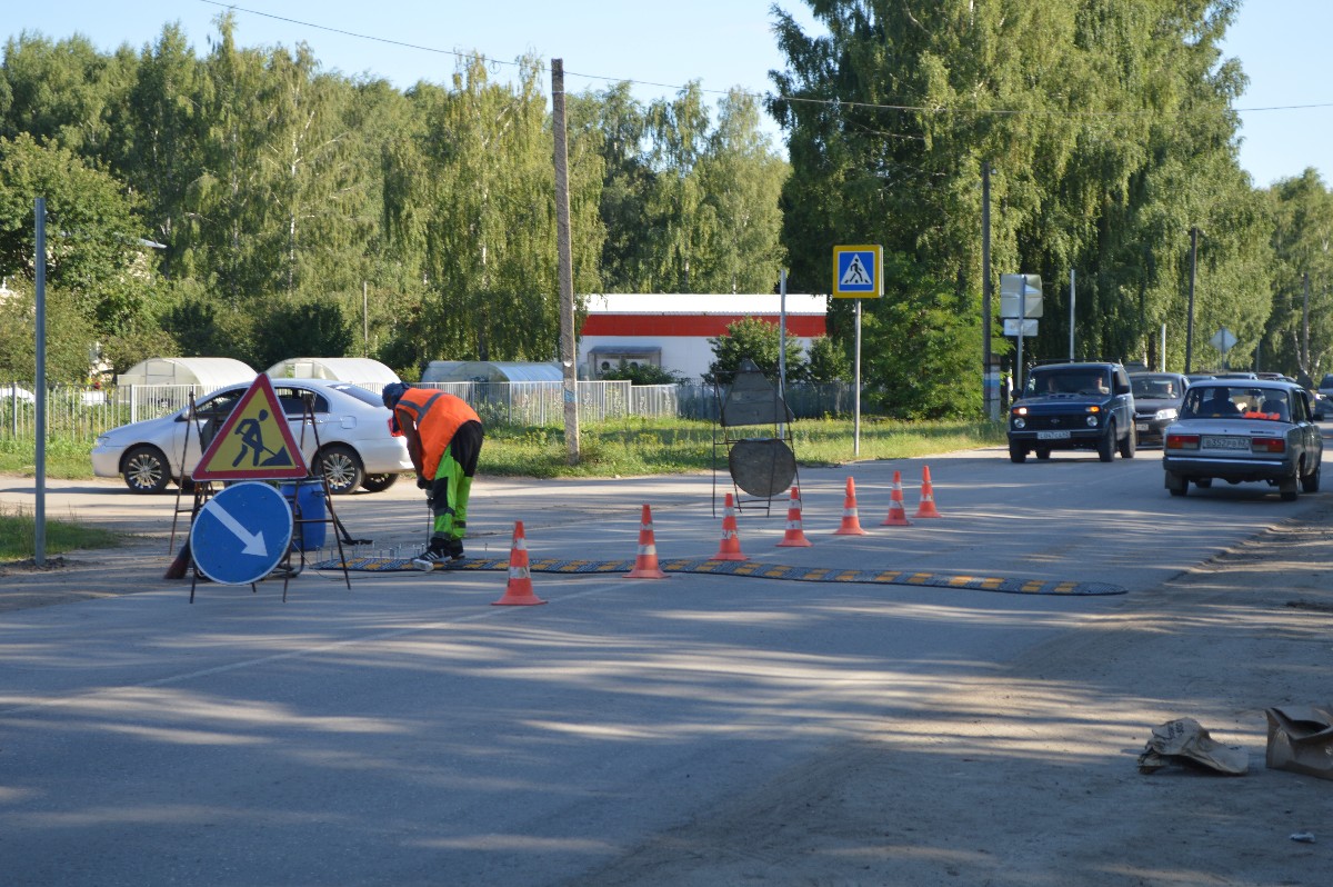 В Старожилове устанавливают искусственные дорожные неровности | 02.08.2022  | Рязань - БезФормата