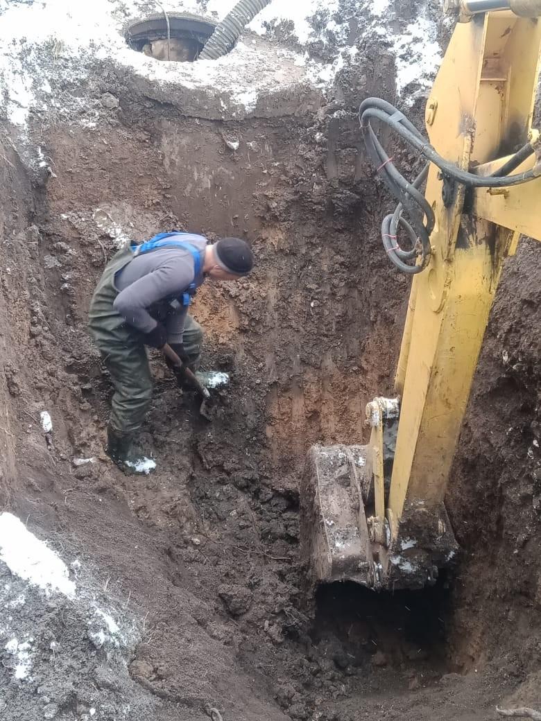 Пять часов на морозе чинили водопровод в селе Кисьва в Пронском районе |  21.12.2021 | Рязань - БезФормата