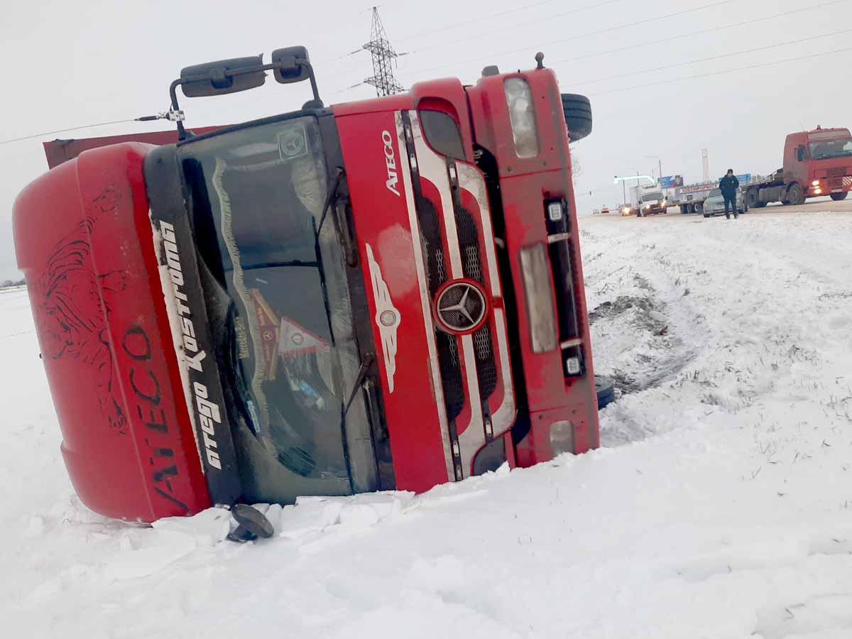 При повороте на Новомичуринск Daewoo Nexia столкнулась с фурой  Mercedes-Benz | 15.12.2022 | Рязань - БезФормата