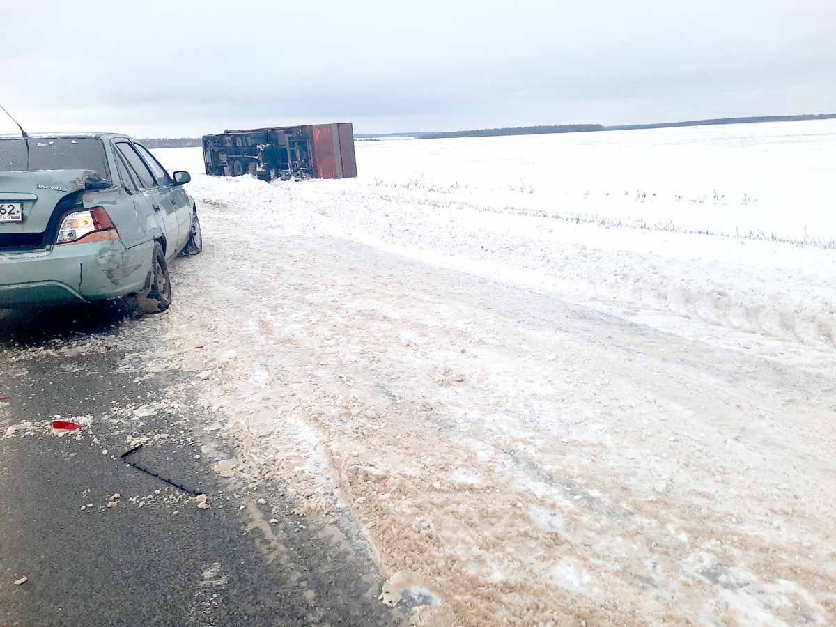 При повороте на Новомичуринск Daewoo Nexia столкнулась с фурой  Mercedes-Benz | 15.12.2022 | Рязань - БезФормата