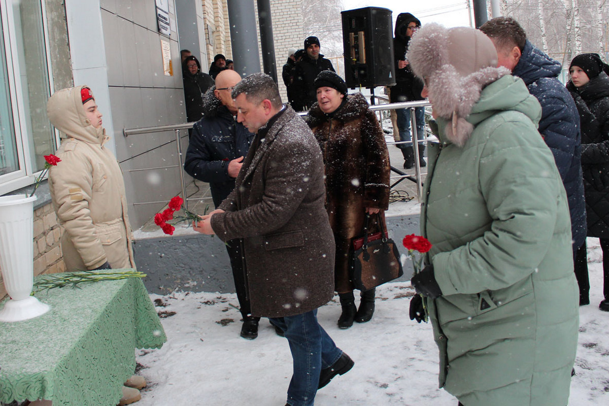 В Сараевском районе установили памятные доски погибшим в ходе СВО  выпускникам школ | 09.12.2023 | Рязань - БезФормата