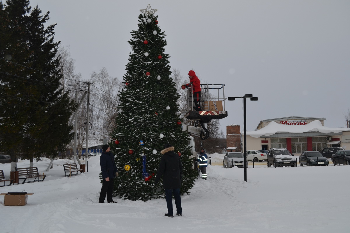 В Пителине нарядили новогоднюю елку | 14.12.2023 | Рязань - БезФормата