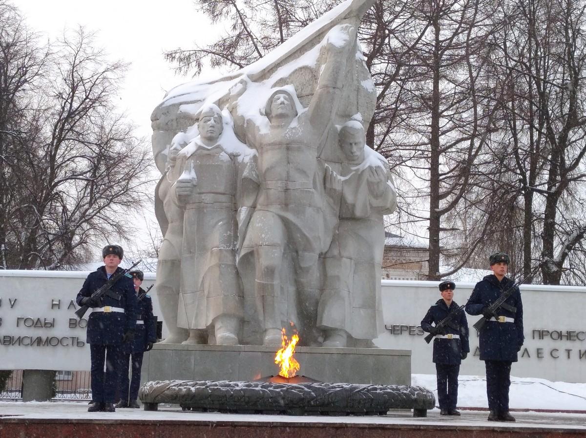 В Рязани отметили 82-ю годовщину начала контрнаступления Красной армии в  Битве под Москвой | 05.12.2023 | Рязань - БезФормата