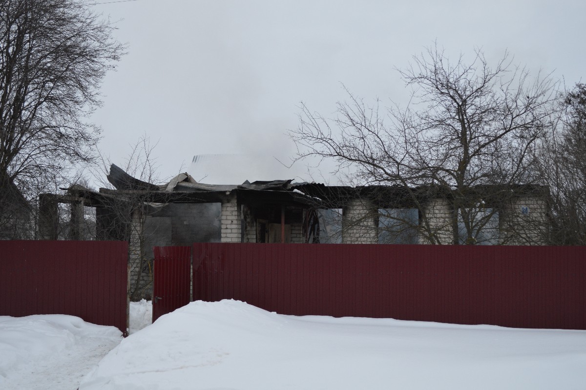 В старожиловском селе Чернобаево сгорел дом | 02.02.2022 | Рязань -  БезФормата