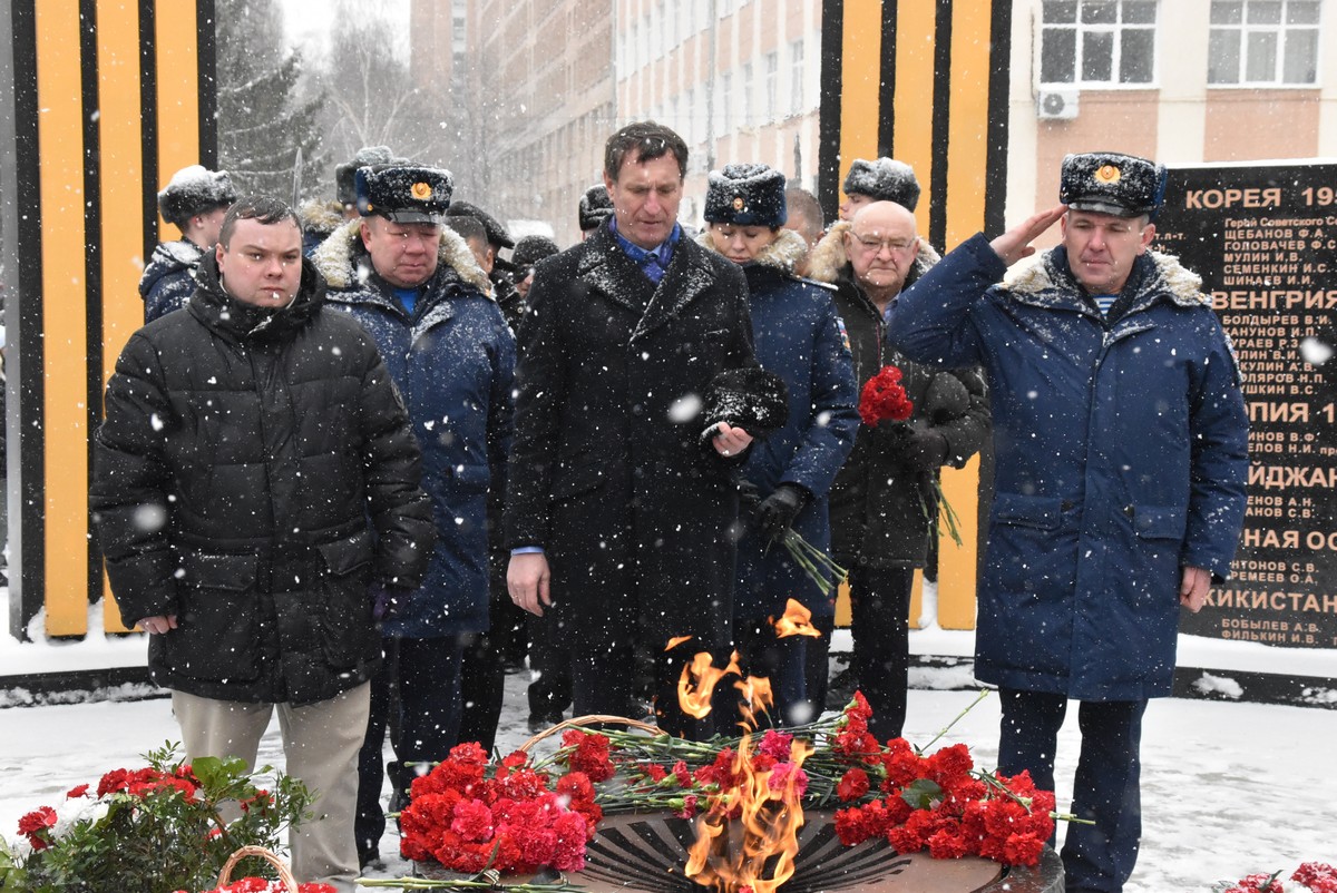 В Рязани возложили цветы в день 34-й годовщины вывода советских войск из  Афганистана | 15.02.2023 | Рязань - БезФормата