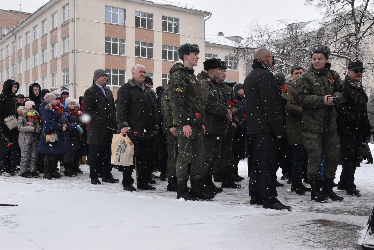 В Рязани возложили цветы в день 34-й годовщины вывода советских войск из  Афганистана | 15.02.2023 | Рязань - БезФормата