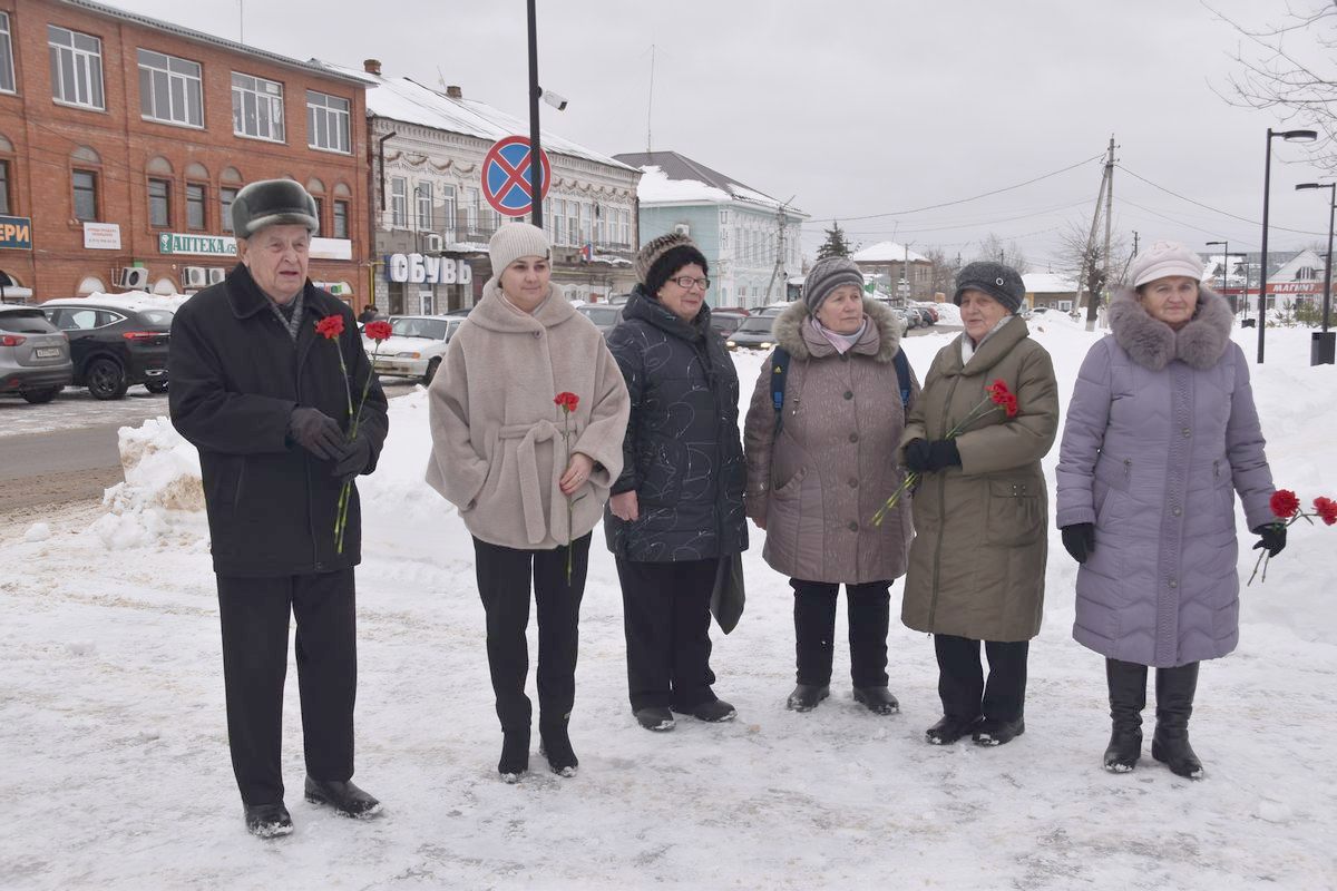 В Спас-Клепиках прошел митинг, посвященный Сталинградской битве |  02.02.2024 | Рязань - БезФормата