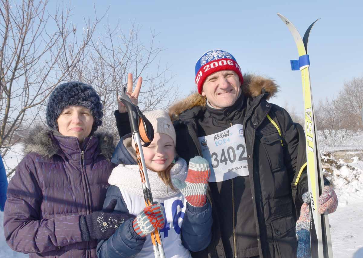 Десятки пронских семей участвовали в новомичуринской гонке «Лыжня России –  2024» | 11.02.2024 | Рязань - БезФормата