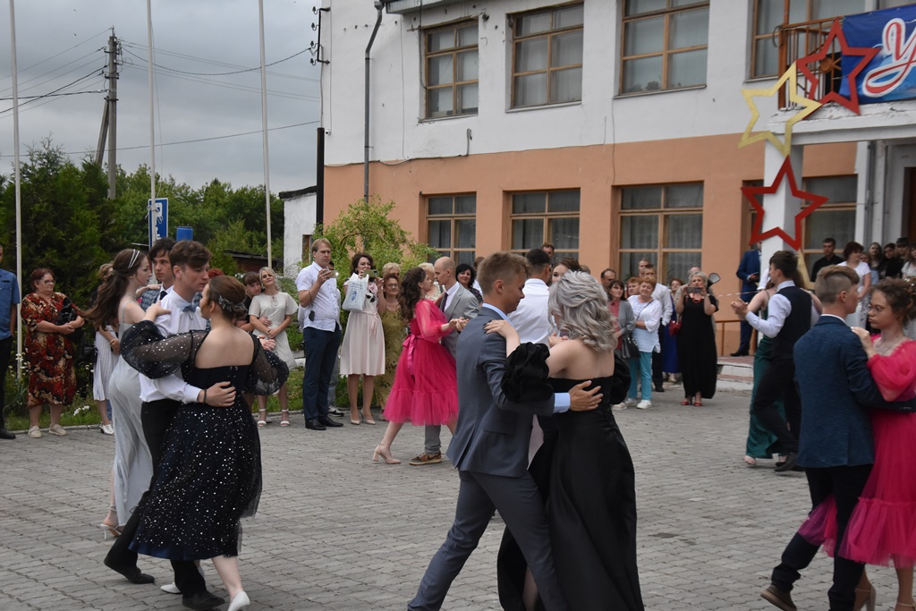 В районе прошли выпускные. Сасово выпускной. Рязань Милославское.