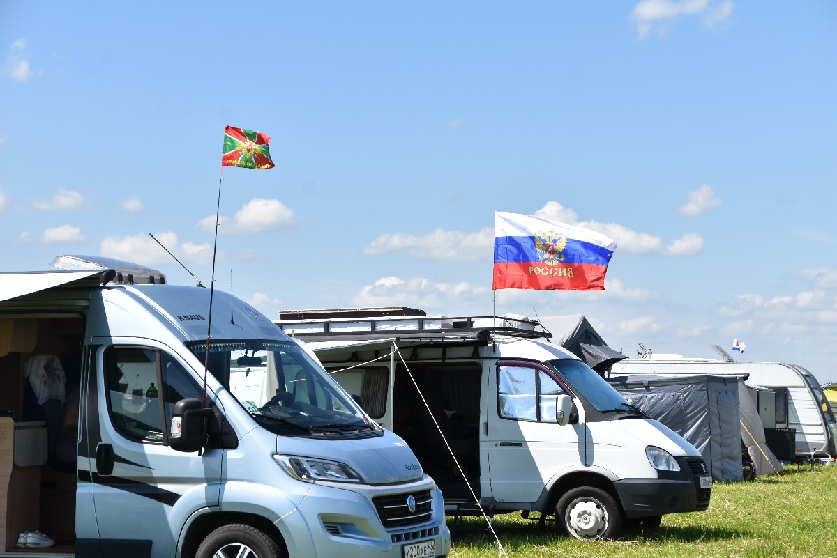 В Спасский район на фестиваль «Русские дороги» приехали около 150 экипажей  | 03.06.2024 | Рязань - БезФормата