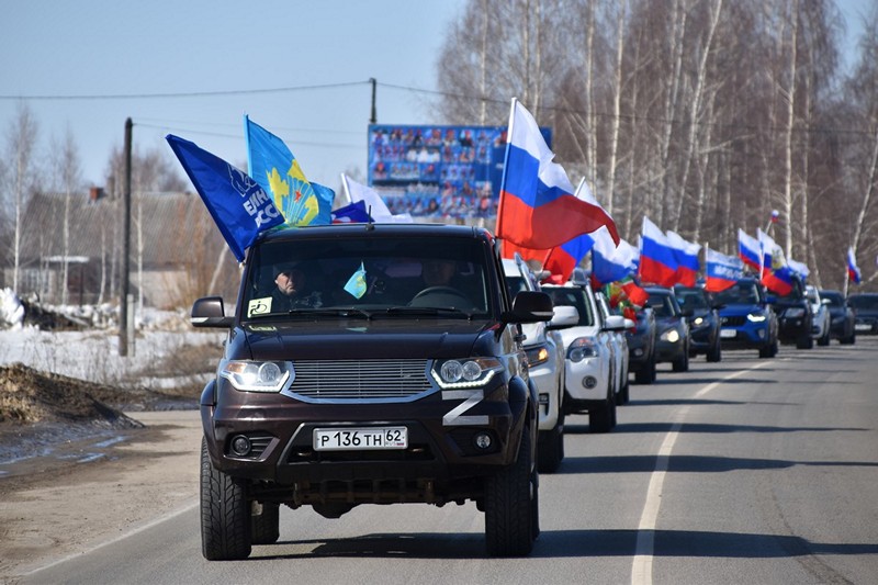 Знак z на российской военной технике фото